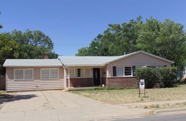 PRE-LEASING NOW FOR JULY MOVE-IN! 4010 44th Street