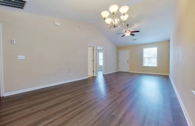 2 Bed/ 2 Bath Townhouse