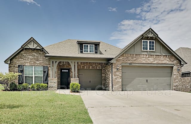 2602 W Van Buren Cir - 2602 West Van Buren Court, Broken Arrow, OK 74011