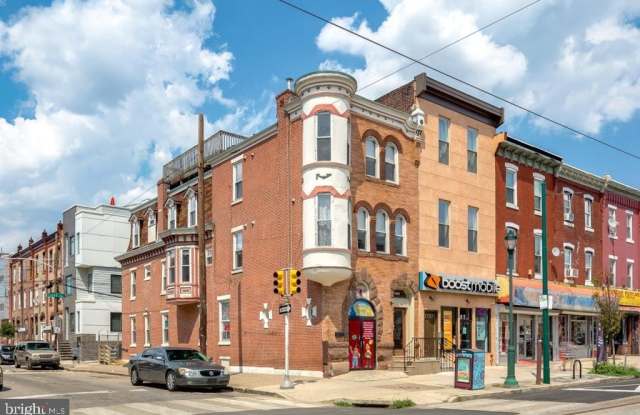 2739 W GIRARD AVENUE