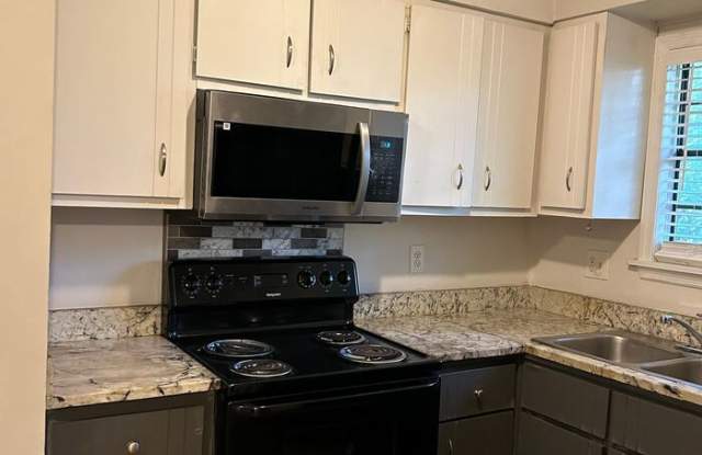 887 Westland Drive Southwest