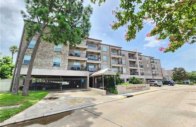 500 LAKE MARINA Avenue