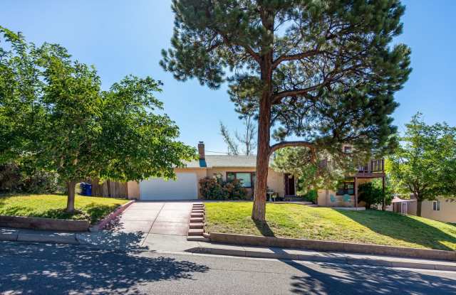 SPRUCE PARK CLASSIC 3 Bedroom 2 Bath 2/STORY 2/CG