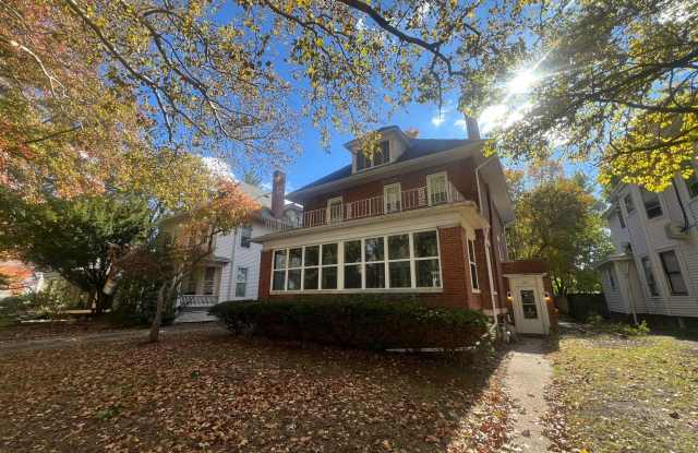 Photo of 810 W Edwards