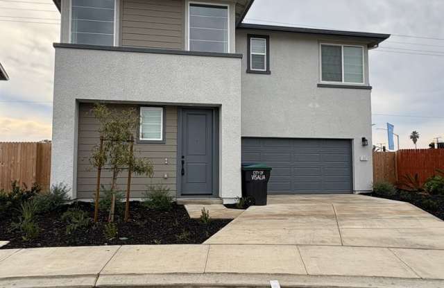 Woodside Home in NW Visalia near shopping center Available Now!