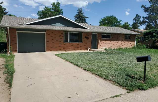 Spacious ranch with 5 beds 2 baths - Large fenced back yard photos photos