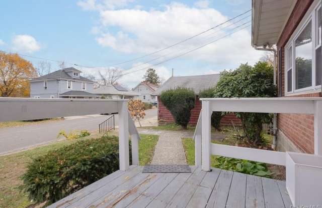 5 W Stone Street unit: 1St Fl