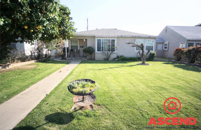 Stunning Home in Downtown Area! - 2421 Truxtun Avenue, Bakersfield, CA 93301