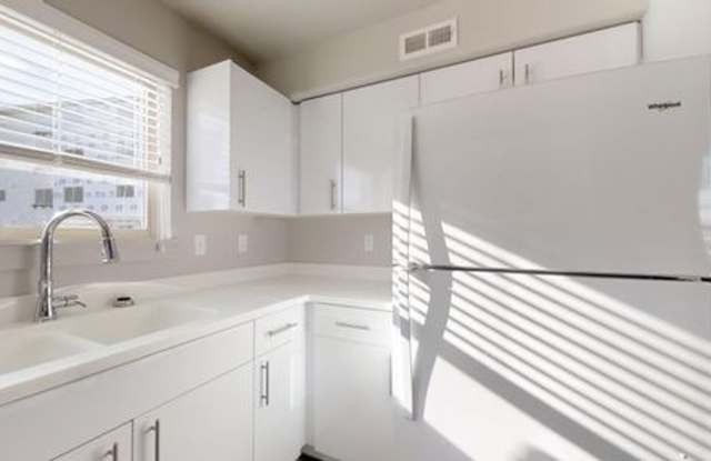 2 BED 1 BATH CONDO ON THE GROUND FLOOR