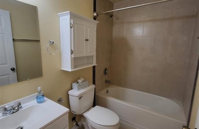 4533 SW 8th Place