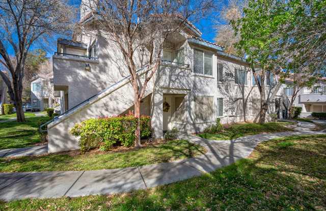 2 Bed, 2 Bath Beautiful condo available now!