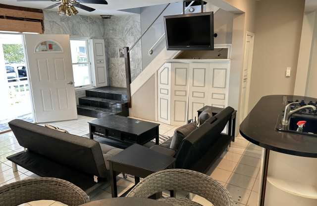 116 12th unit: Front