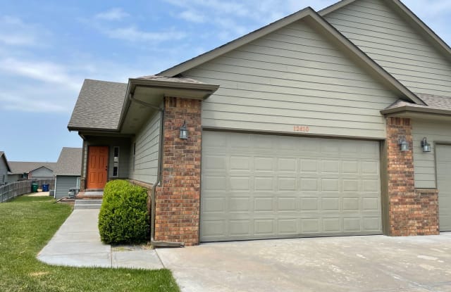 12610 E Willowgreen - 12610 East Willowgreen Circle, Wichita, KS 67207