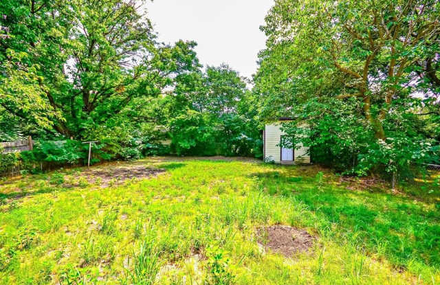 2016 E Cherry Street