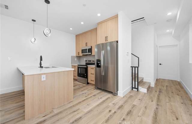 14523 Weddington Street