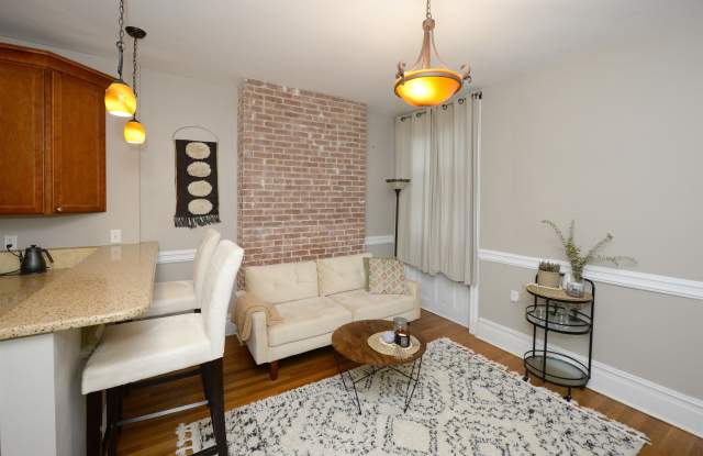 706 WILLOW AVE