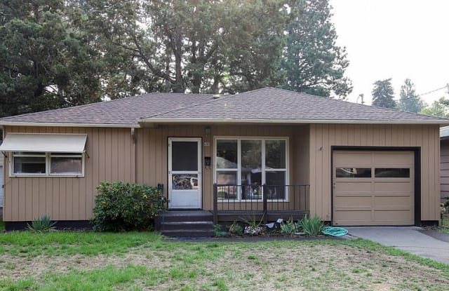 688 NE 9th St - 688 Northeast 9th Street, Bend, OR 97701