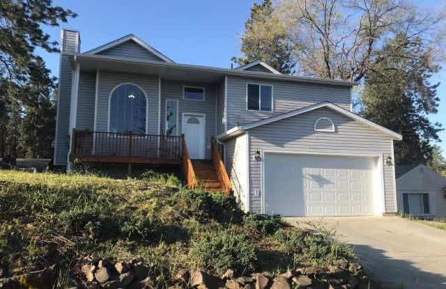 SPACIOUS 4BD/3BA SOUTH HILL HOME | 2-CAR GARAGE | FENCED YARD | W/D INCLUDED