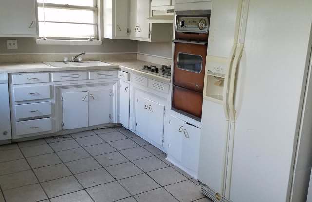 2113 Henderson Drive - 1