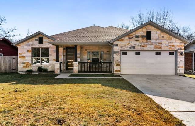 1413 Circle Dr
