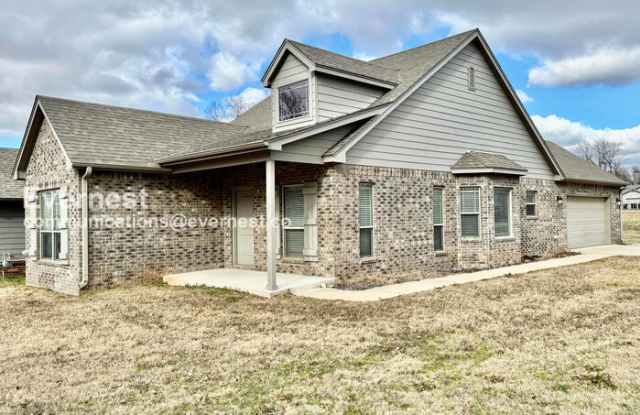 321 East Redwood Street