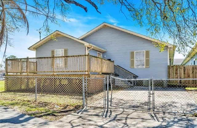 5010 ST. CLAUDE Avenue