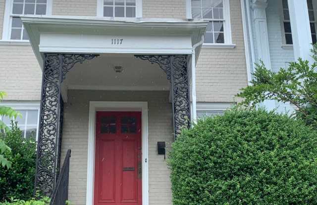 Renovated 4 Bedroom Townhouse! Off Street parking and Washer/Dryer!! photos photos