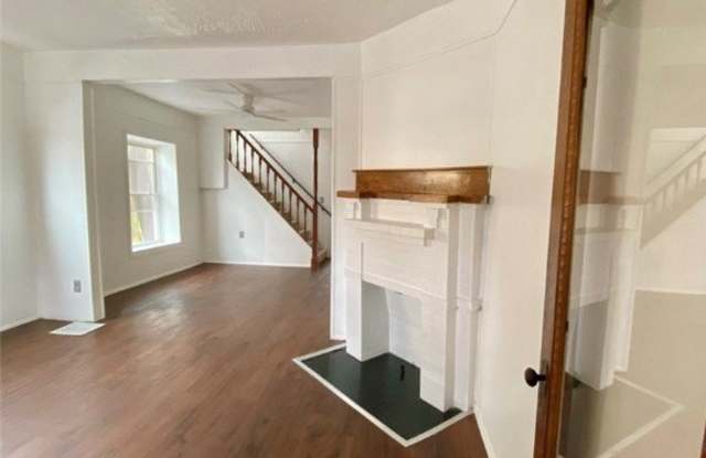 583 Schiller Avenue unit: 583