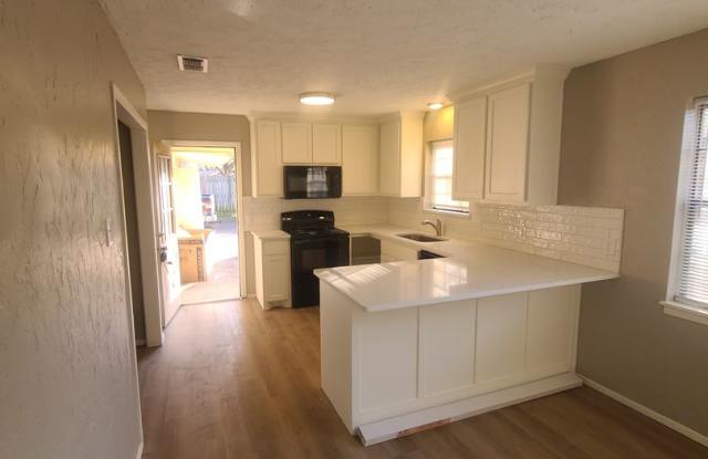 Photo of 2/1.5 covered parking, fireplace