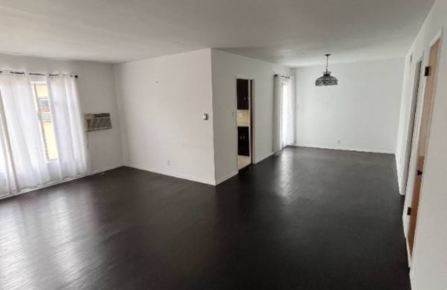 1128 S. Holt Ave 4