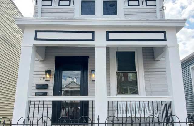 Photo of 1114 Columbia Street - 2
