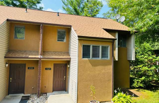 Photo of 3 Bedroom 2.5 Bath Townhouse