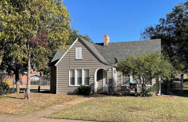 Photo of 2001 1/2 ARTHUR STREET