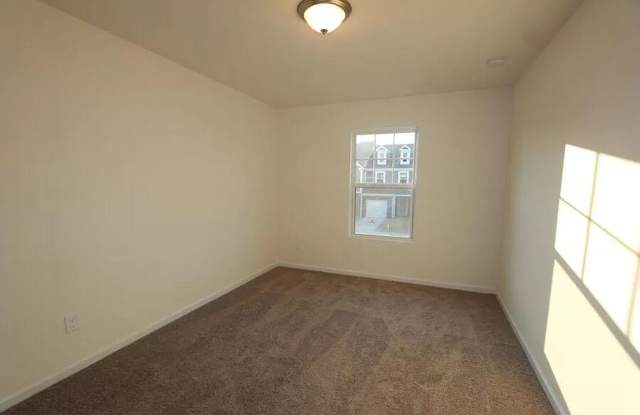 Room in 3 Bedroom Home at Maynard Hill Dr