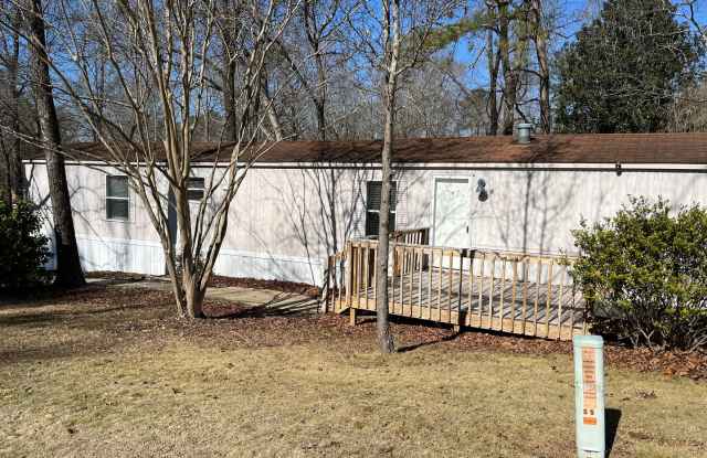 2 BR 2 BA Mobile Home available NOW!