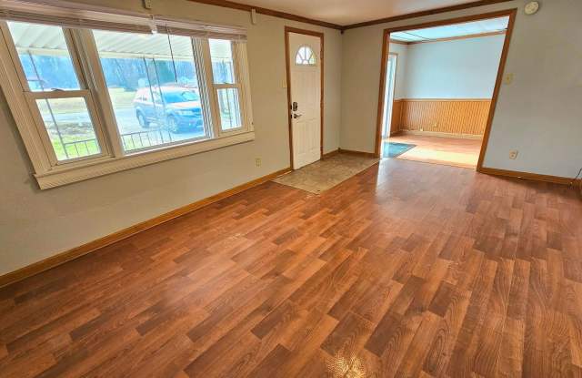 Welcome to this charming 2-bedroom home in Mansfield, OH.