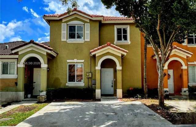 1552 SW 2nd St
