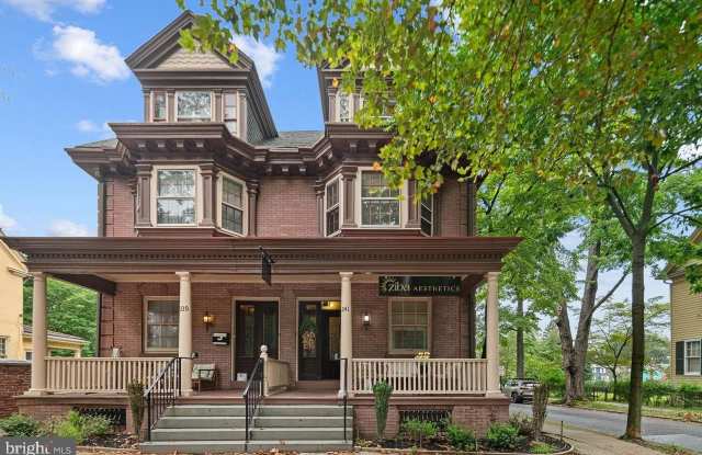 239 KINGS Highway E unit: B