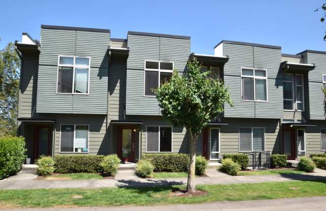 Newly Available 2 Bedroom 2 Bath Tacoma Town Home with Garage