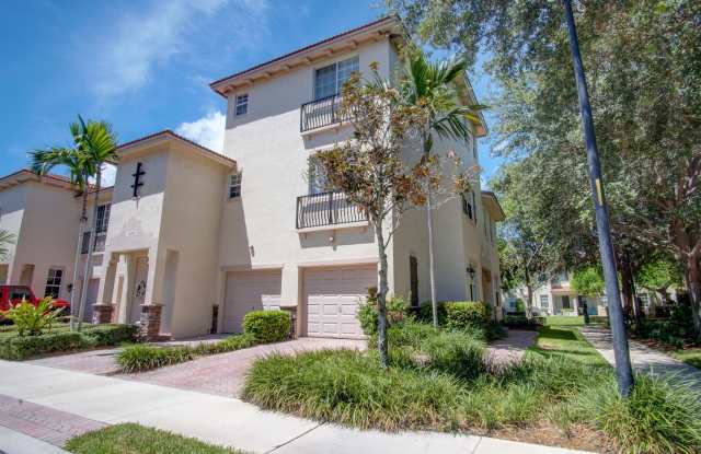 1020 E Longport Circle