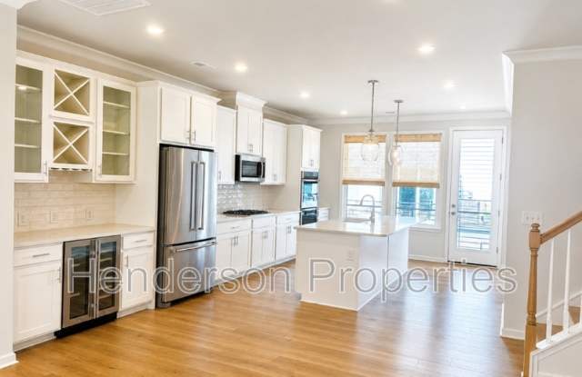 3008 Oak Landing Dr