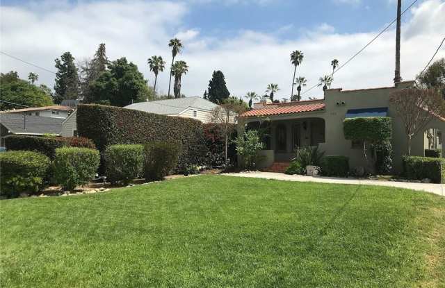 828 Chapman Ave