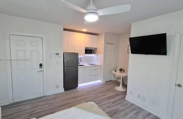 Photo of 7325 Carlyle Ave