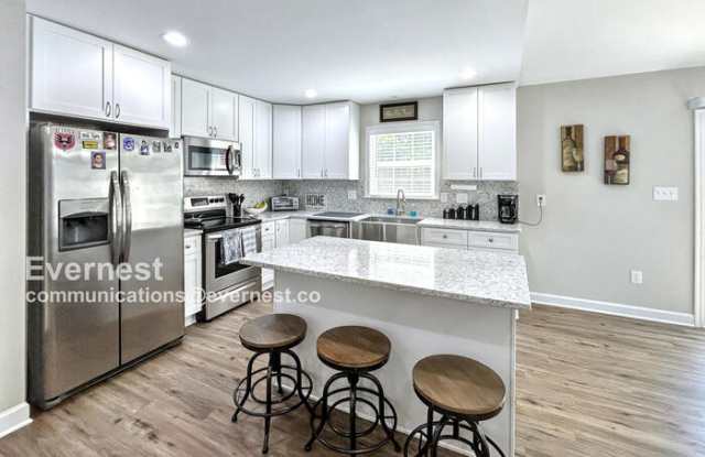 1518 Lakeview Parkway