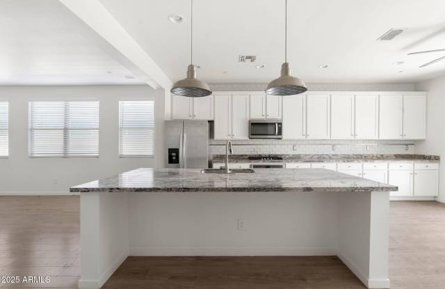 Photo of 21451 W PALM Lane