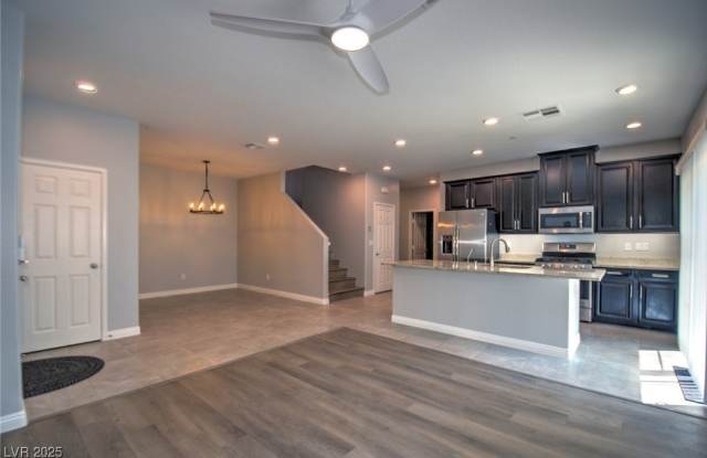 4465 Violet Flowers Street