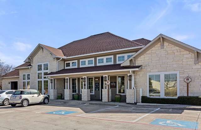 Parkway Grande Apartment Homes