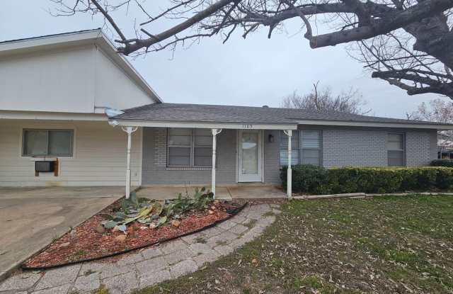 **APPLICATION RECEIVED**Spacious and Beautiful - 3 Bedroom 2 Bath Home in Marble Falls, TX.