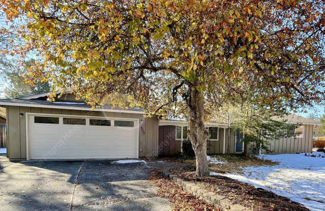 Updated 3 BR + home office w/ large yard in quiet cul-de-sac