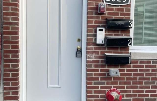 Photo of 2025 N 16TH Street unit: 2